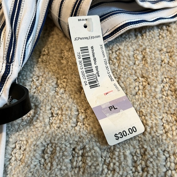 Women’s Top - Picture 3 of 5